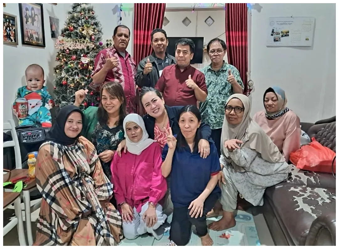Sorotmakassar tukar kado mewarnai semangat kebersamaan pengurus