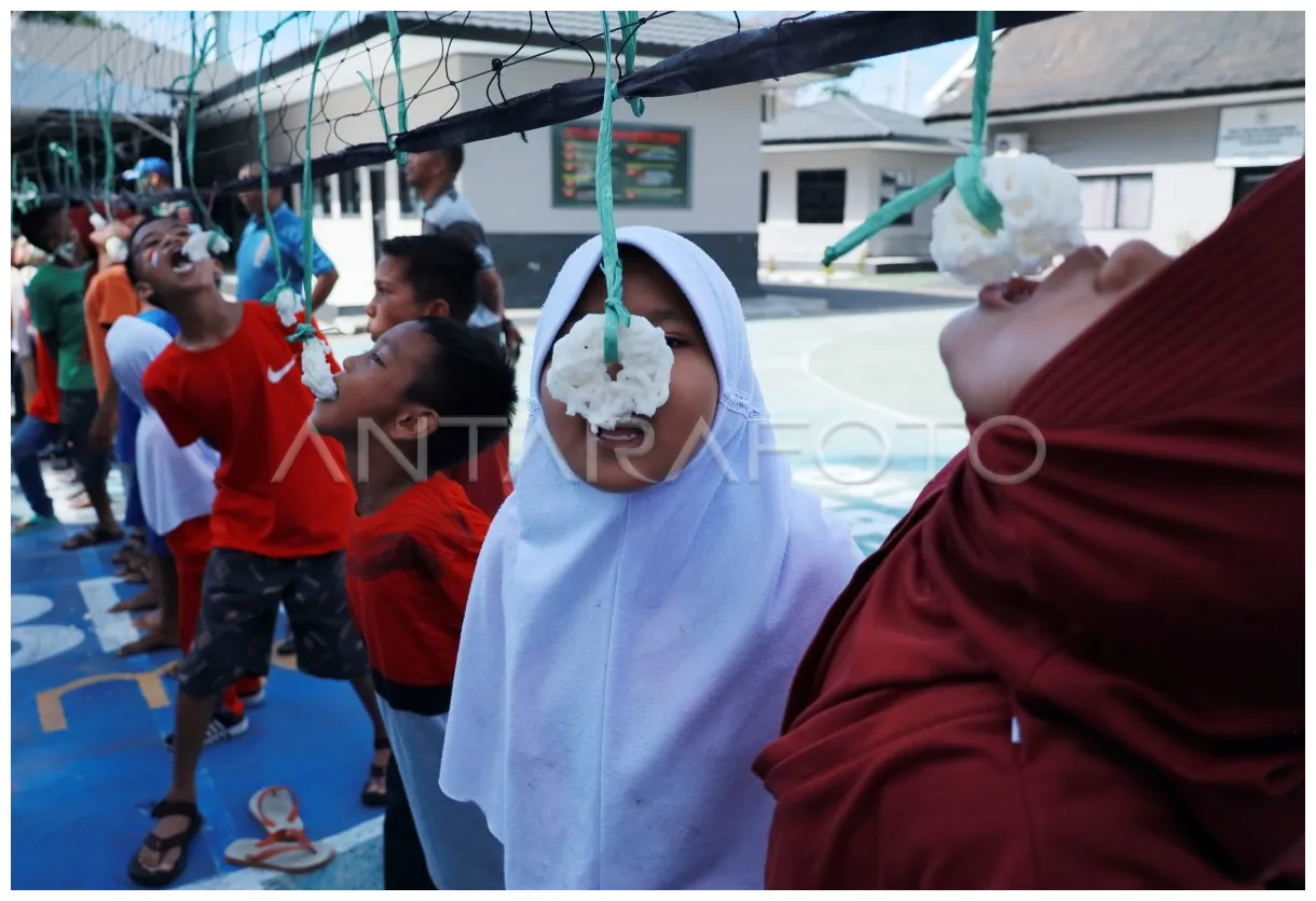 Lomba makan kerupuk antara foto